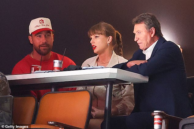 Kelce e Swift gostaram de conversar com a lenda da NHL Wayne Gretzky