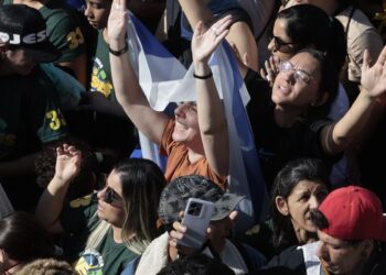Marcha para Jesus mantém tom político com milhares de pessoas em SP