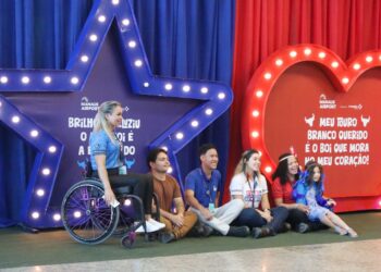 Festival de Parintins 2025: Amazonastur inaugura exposição “Embarque na Magia de Parintins” no aeroporto de Manaus