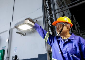 Ilumina+ Amazonas: Governador Wilson Lima vistoria envio de luminárias de LED para Jutaí e Fonte Boa