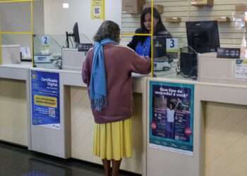 Mais de 488 mil aposentados já foram aos Correios contestar descontos