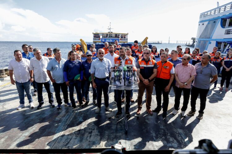 Operação Cheia 2025: Governador Wilson Lima vistoria envio de 230 toneladas de alimentos a municípios atingidos pela cheia