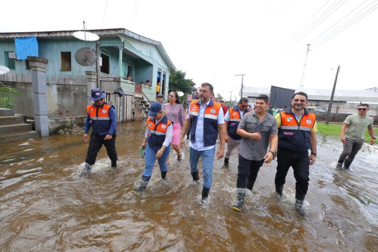 Operação Cheia 2025: Governador Wilson Lima entrega 40 toneladas de alimentos para beneficiar 2 mil famílias de Anamã