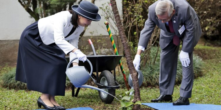 Princesa japonesa inicia viagem ao Brasil
