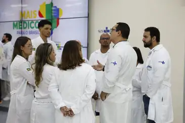 Rio de Janeiro (RJ), 24/04/2025 – Novos médicos do Programa Mais Médicos durante visita no Super Centro Carioca de Saúde, em Benfica. Foto: Fernando Frazão/Agência Brasil