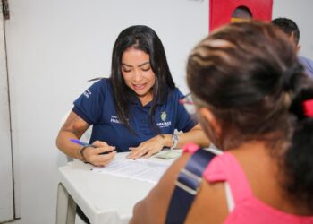 Governo do Amazonas realiza pagamento para 96 famílias das comunidades da Sharp e Manaus 2000