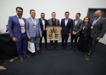 Governador Wilson Lima apresenta a Arnold Schwarzenegger papel estratégico do Amazonas na agenda climática global e na defesa dos povos da floresta