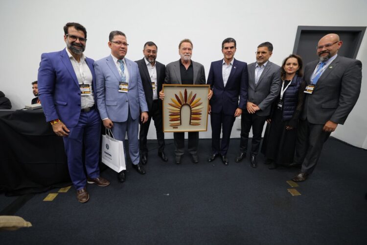 Governador Wilson Lima apresenta a Arnold Schwarzenegger papel estratégico do Amazonas na agenda climática global e na defesa dos povos da floresta