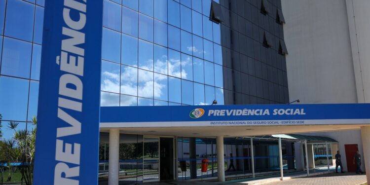 INSS: reembolso de desconto ilegal começa dia 24; saiba como aderir