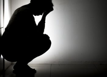 OMS: uma em cada seis pessoas no mundo é afetada pela solidão