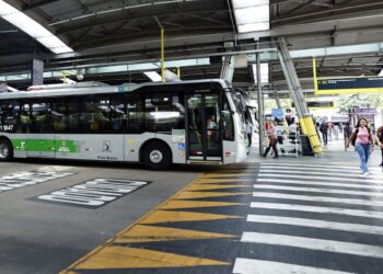 Sindicatos paulistas cobram autoridades ações contra ataques a ônibus