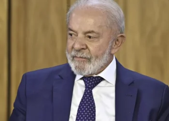 PT diz que Trump pretende derrotar Lula em 2026 e que governo americano usará IA em ofensiva