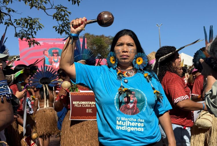 Mulheres indígenas da Amazônia levam suas vozes à luta em Brasília pela defesa de seus corpos e territórios - FAS