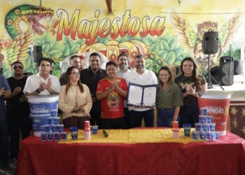 Governador Wilson Lima acompanha trabalhos das cirandas em Manacapuru e entrega EPIs e copos de água para o festival