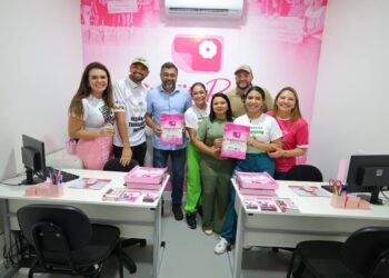 Governador Wilson Lima inaugura ponto fixo do Crédito Rosa em Beruri