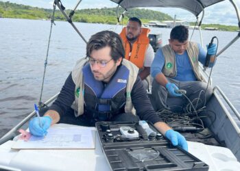 Ipaam e UEA analisam qualidade da água do Rio Tarumã-Açu, em Manaus