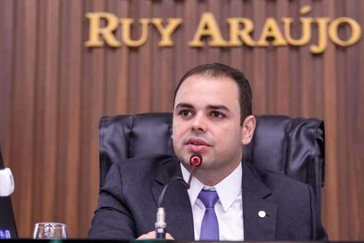 Presidente Roberto Cidade reabre os trabalhos legislativos do plenário do Parlamento Amazonense nesta terça-feira, 5/8