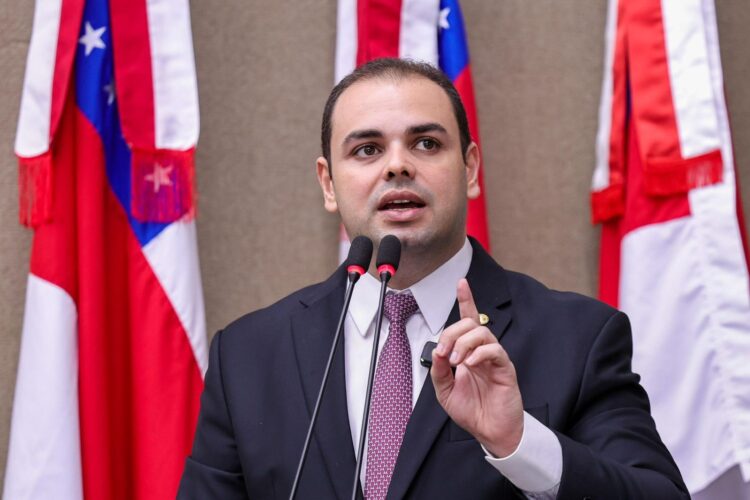 Lei de deputado Roberto Cidade dá visibilidade à Atrofia Muscular Espinhal, doença rara que afeta 1 em cada 10 mil crianças