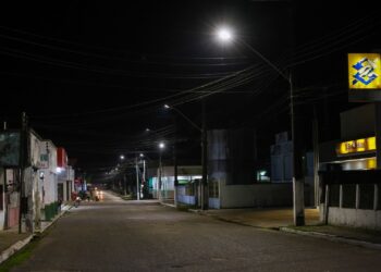 Governador Wilson Lima inaugura iluminação pública de LED e visita obra de ampliação do sistema de abastecimento de água de Carauari