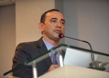 Economista humaitaense Afonso Lobo recebe Medalha Grandes Amazônidas por defesa da Zona Franca de Manaus