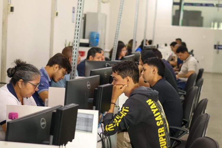 Sine Amazonas divulga 303 vagas de emprego para esta quinta-feira