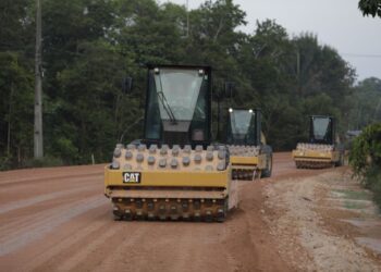 Em Novo Airão, governador Wilson Lima vistoria obras da AM-352 e destaca investimentos de R$ 257 milhões para infraestrutura do município