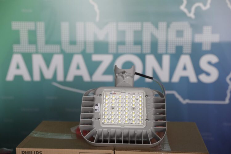 Governador Wilson Lima acompanha envio de luminárias e estado atinge a meta de 100% de cobertura do Ilumina+ Amazonas no interior