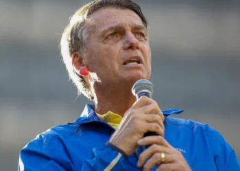 Defesa de Bolsonaro cita voto de Fux em recurso contra condenação por trama golpista