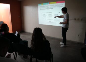 Oficina de Empreendedorismo Criativo estimula alunos do Liceu a desenvolverem ideias e negócios sustentáveis