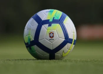 Novo calendário do futebol brasileiro se aproxima, mas segue mais inchado que o inglês