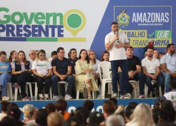 Governador Wilson Lima leva Governo Presente edição especial do Dia das Crianças à zona norte, com entrega de brinquedos e serviços de saúde