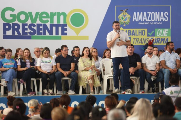 Governador Wilson Lima leva Governo Presente edição especial do Dia das Crianças à zona norte, com entrega de brinquedos e serviços de saúde