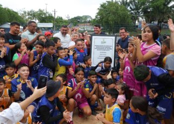 Governador Wilson Lima entrega complexo esportivo revitalizado no conjunto Santos Dumont na véspera do Dia das Crianças