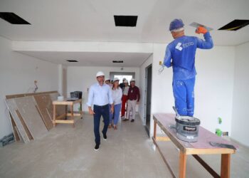 Governador Wilson Lima vistoria equipamentos e obras no Complexo Hospitalar Sul