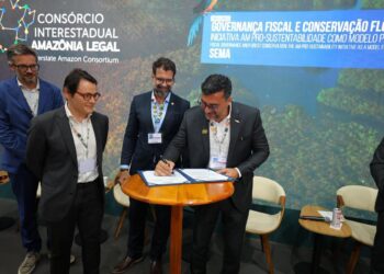 Na COP 30, Governador Wilson Lima assina primeiro contrato de REDD+ do Amazonas e anuncia concurso histórico na Sema