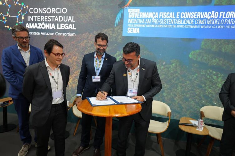 Na COP 30, Governador Wilson Lima assina primeiro contrato de REDD+ do Amazonas e anuncia concurso histórico na Sema