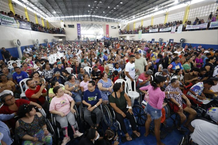 Durante a 27ª edição do Governo Presente, governador Wilson Lima entrega certificados do Subsídio Entrada do Meu Lar