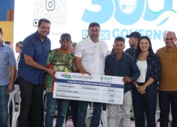 Governador Wilson Lima destina R$ 300 mil para a Festa do Leite em Autazes e realiza entregas para o setor primário