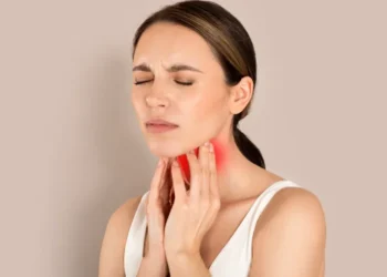 Remédios naturais que aliviam a dor de garganta de forma eficaz