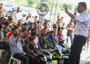 Governador Wilson Lima apresenta novos serviços do Detran-AM e realiza entrega a motofretistas