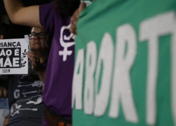 Sociedade pediátrica é contra projeto que dificulta aborto legal