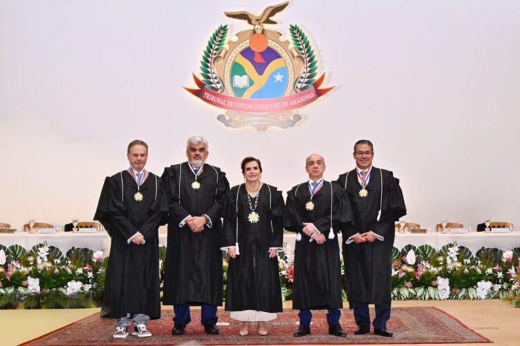 TCE-AM concede Colar do Mérito de Contas a 21 personalidades – Tribunal de Contas do Estado do Amazonas