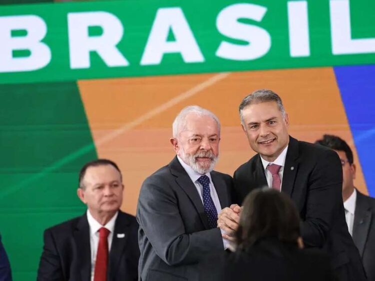 Lula avalia programa para financiar motos de entregadores – País