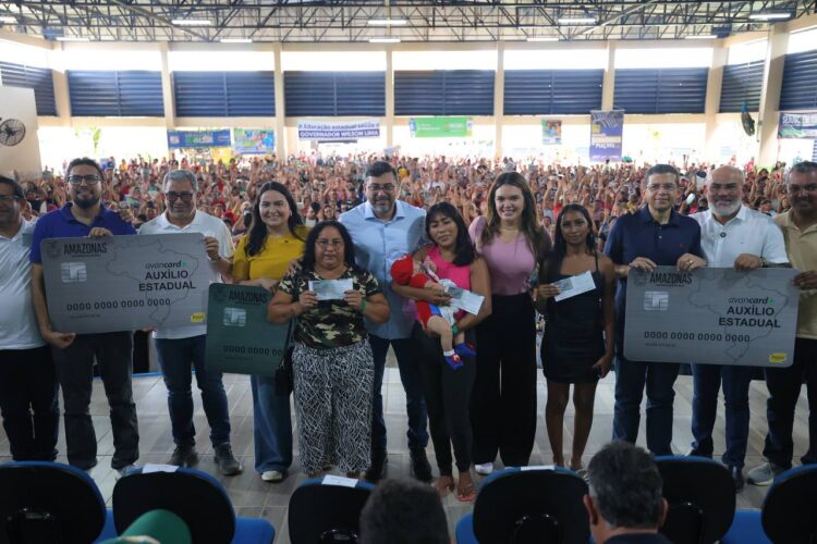 Governador Wilson Lima entrega 500 cartões do Auxílio Estadual e reforça setores social e primário com R$ 1,5 milhão em investimentos, em Iranduba