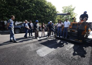 Governador Wilson Lima vistoria obras de recuperação viária em Manacapuru