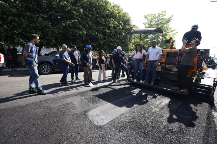 Governador Wilson Lima vistoria obras de recuperação viária em Manacapuru