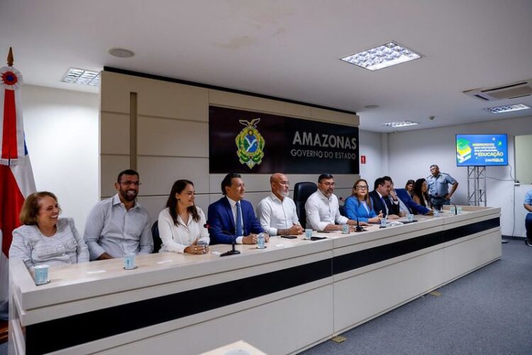 Servidores da Educação celebram abono Fundeb 2025 e avanço nas carreiras no Amazonas