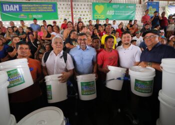 Em Caapiranga, governador Wilson Lima realiza novas entregas de cadeiras de rodas e fortalece o setor primário