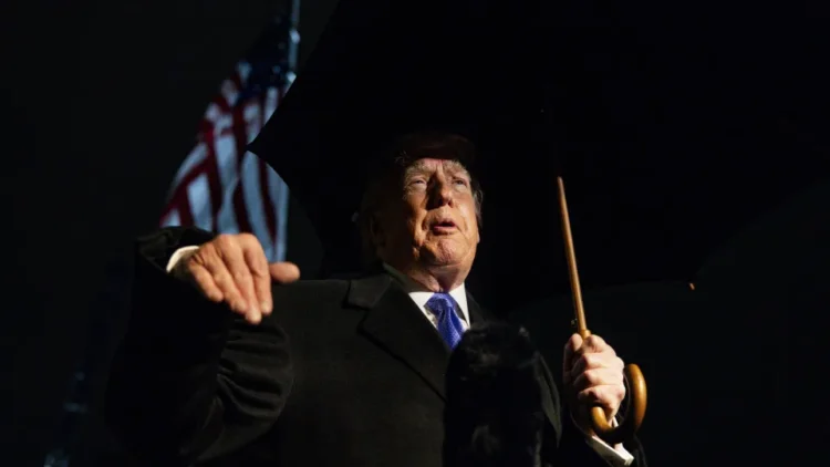 Trump diz que Irã pediu negociação após ameaças e admite ação militar