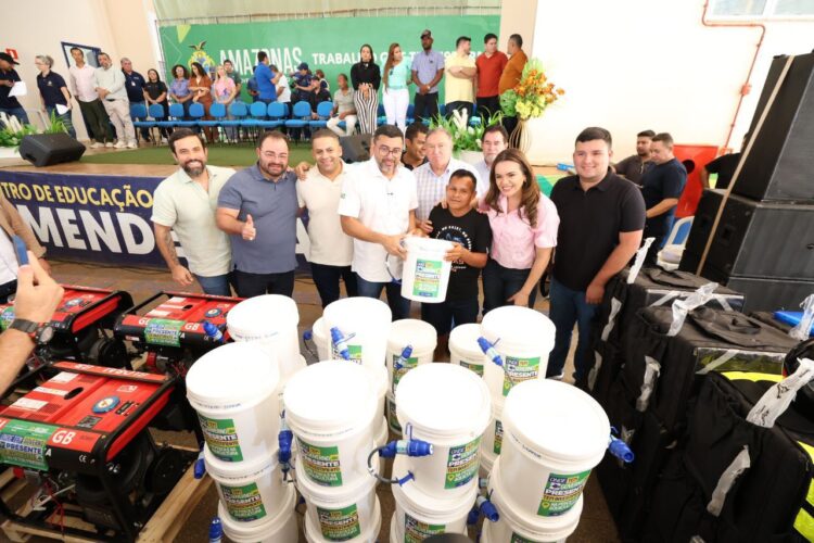 Em Boca do Acre e Pauini, Governador Wilson Lima reforça setor primário com implementos, insumos e documentos rurais